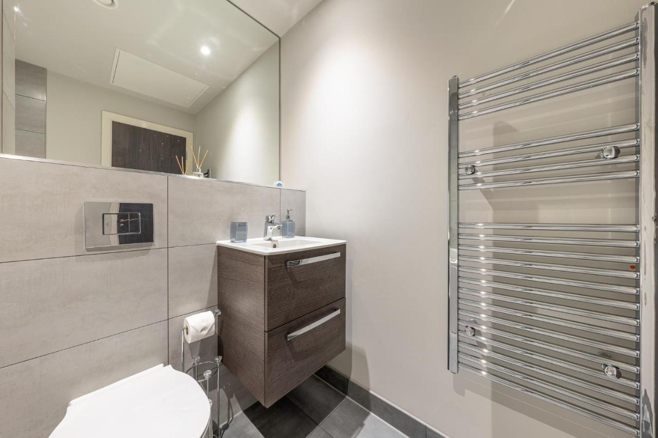Lovely 4-Sleeper Apartment In Central Slough With Free Parking Luaran gambar