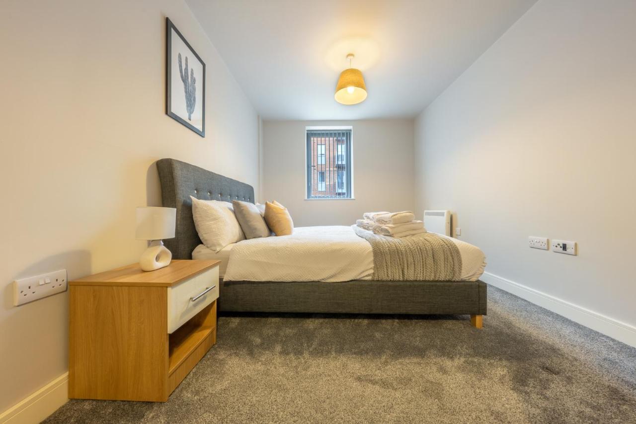 Lovely 4-Sleeper Apartment In Central Slough With Free Parking Luaran gambar