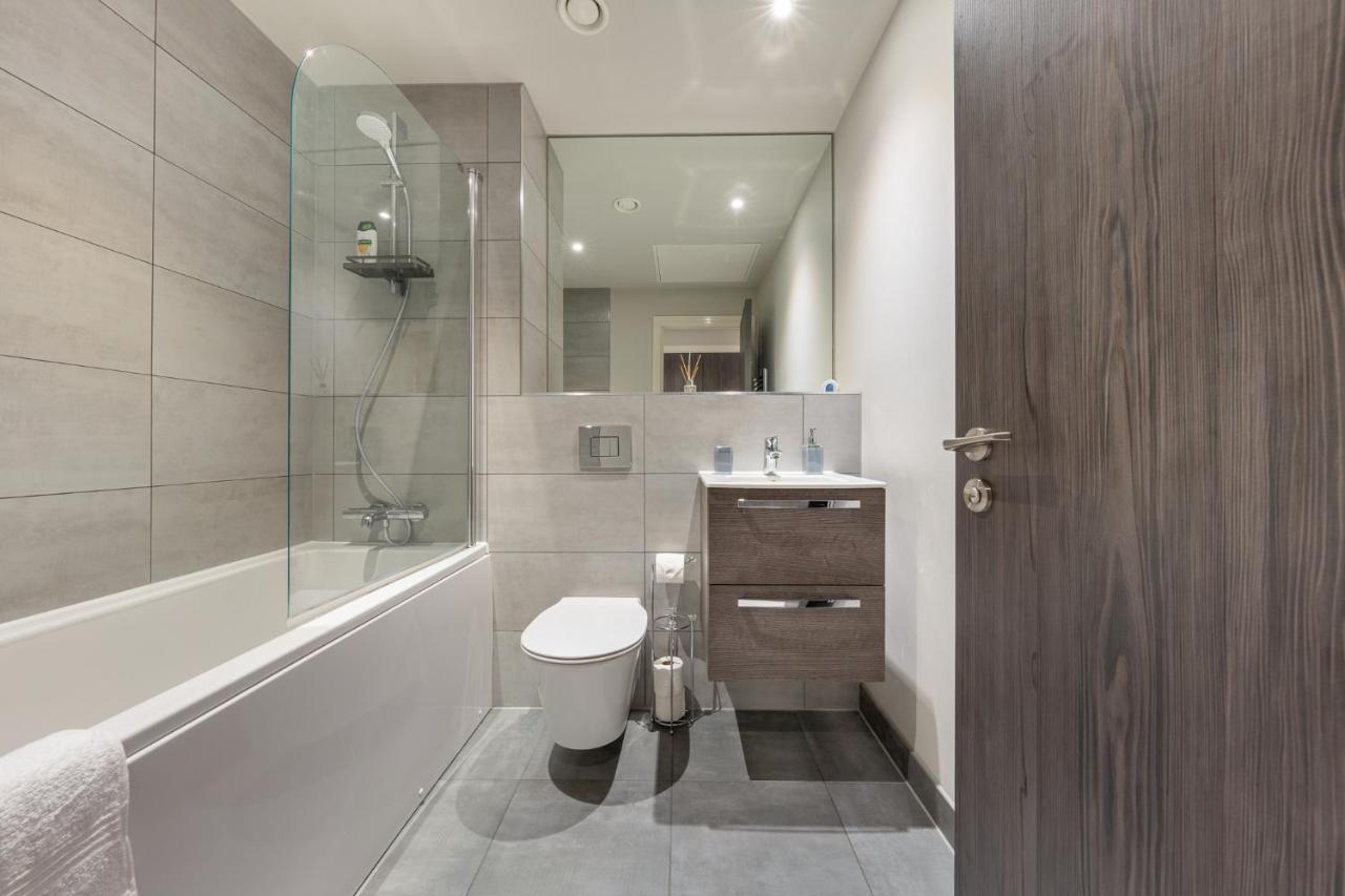 Lovely 4-Sleeper Apartment In Central Slough With Free Parking Luaran gambar