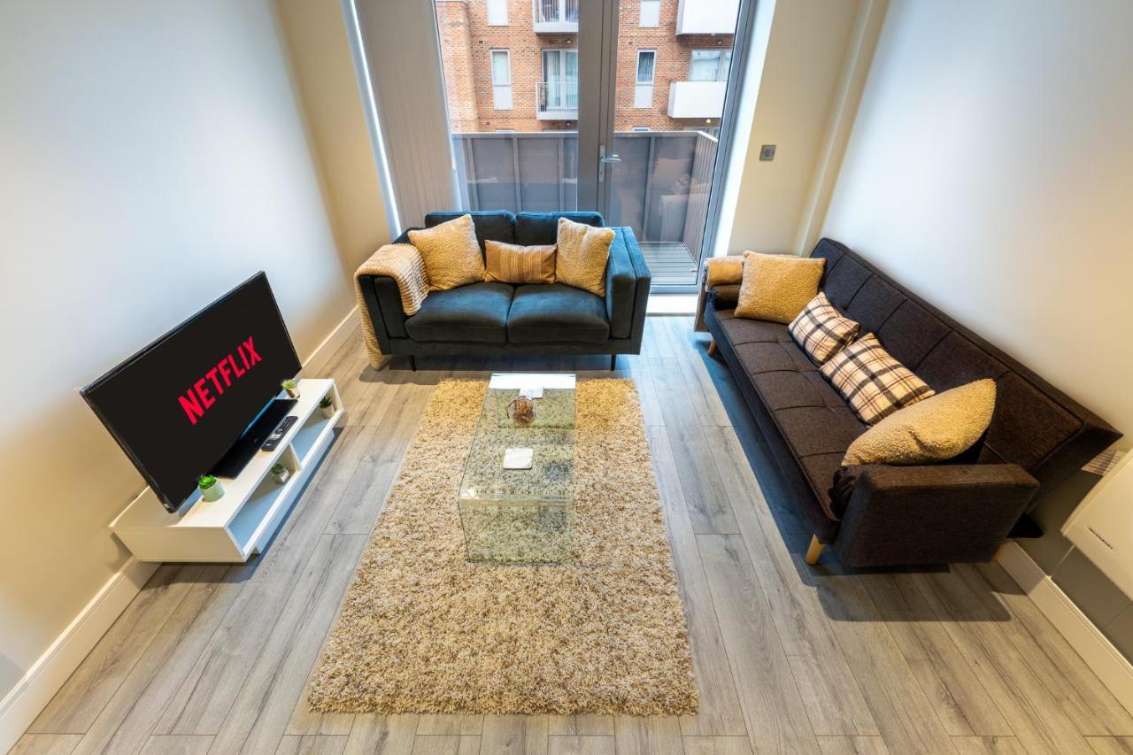 Lovely 4-Sleeper Apartment In Central Slough With Free Parking Luaran gambar