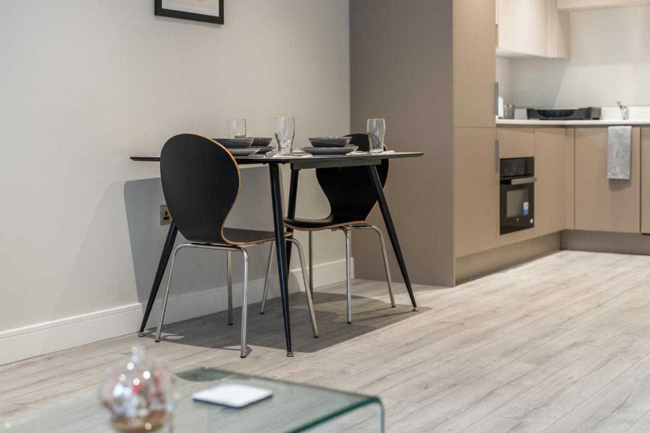 Lovely 4-Sleeper Apartment In Central Slough With Free Parking Luaran gambar