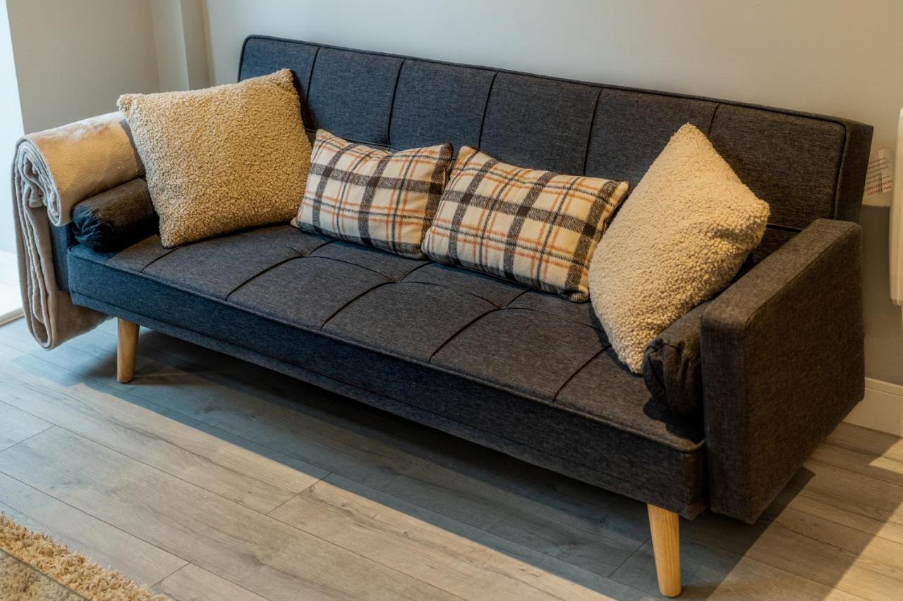 Lovely 4-Sleeper Apartment In Central Slough With Free Parking Luaran gambar