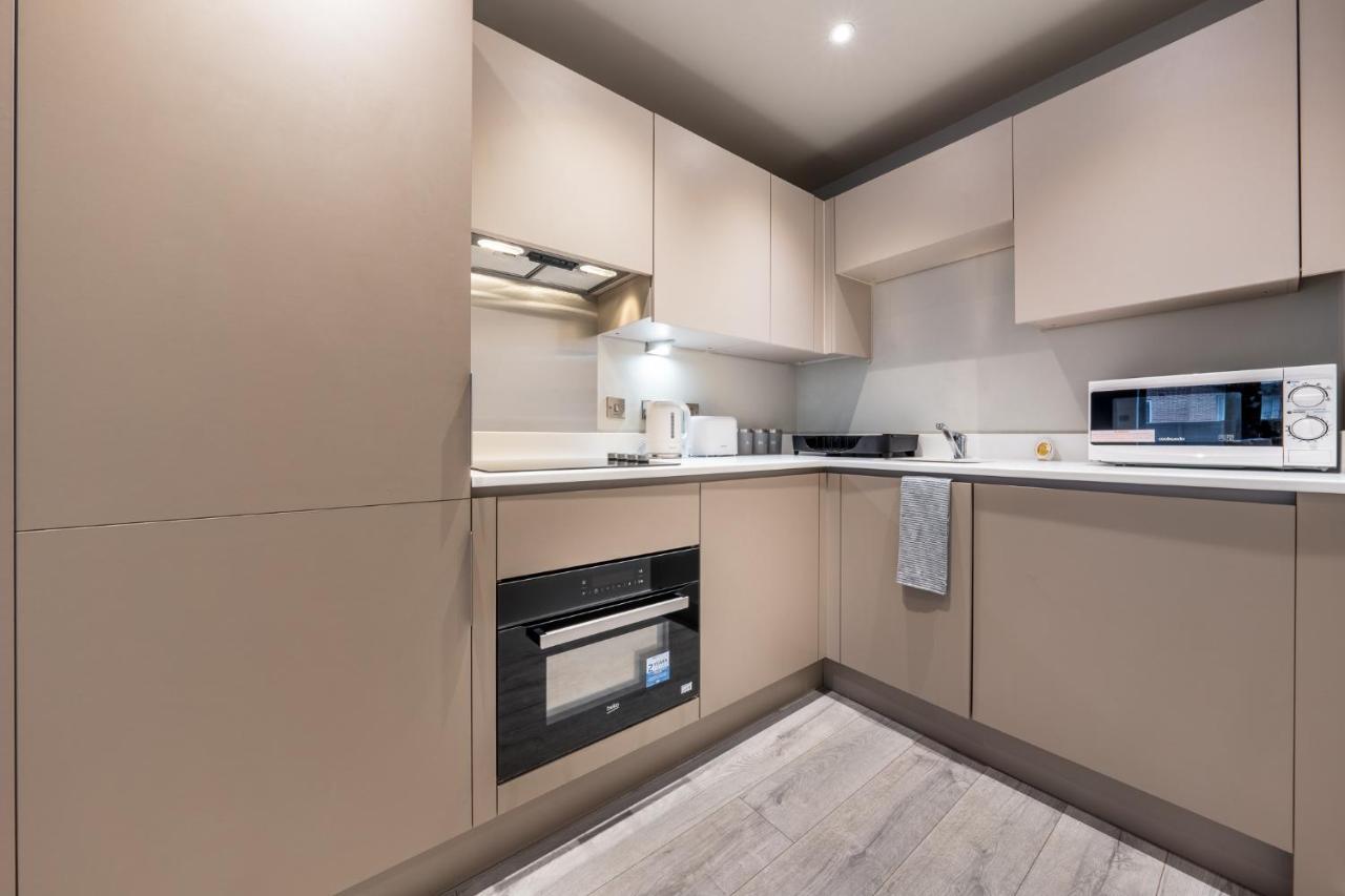 Lovely 4-Sleeper Apartment In Central Slough With Free Parking Luaran gambar