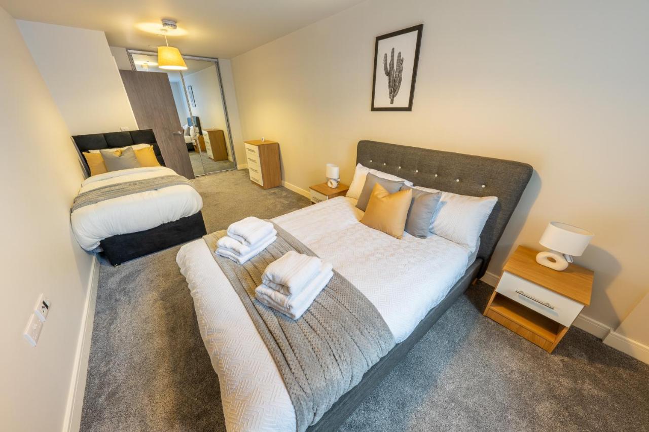 Lovely 4-Sleeper Apartment In Central Slough With Free Parking Luaran gambar