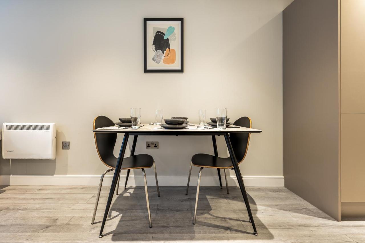 Lovely 4-Sleeper Apartment In Central Slough With Free Parking Luaran gambar