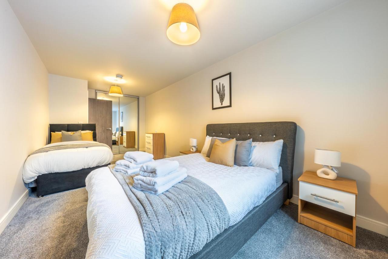 Lovely 4-Sleeper Apartment In Central Slough With Free Parking Luaran gambar