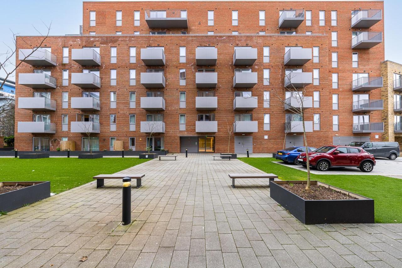 Lovely 4-Sleeper Apartment In Central Slough With Free Parking Luaran gambar