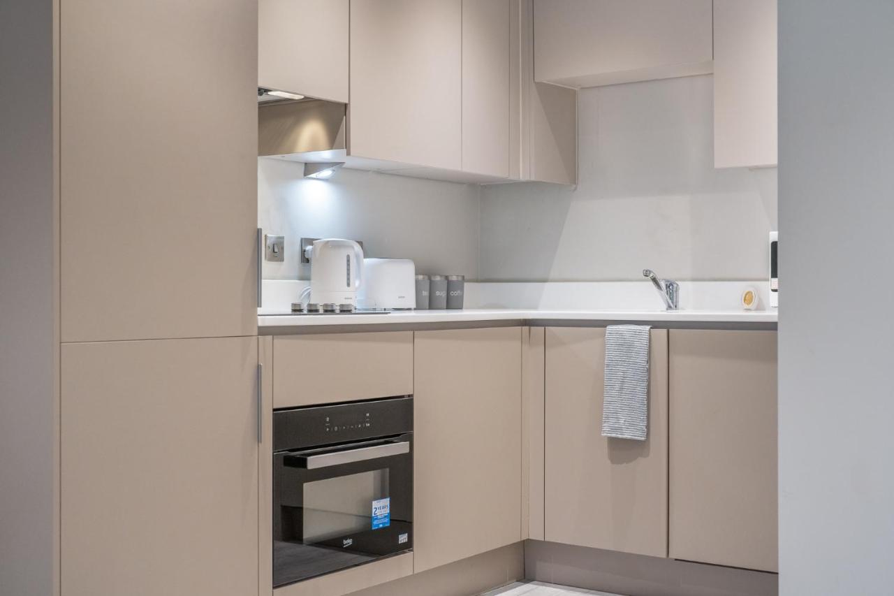 Lovely 4-Sleeper Apartment In Central Slough With Free Parking Luaran gambar