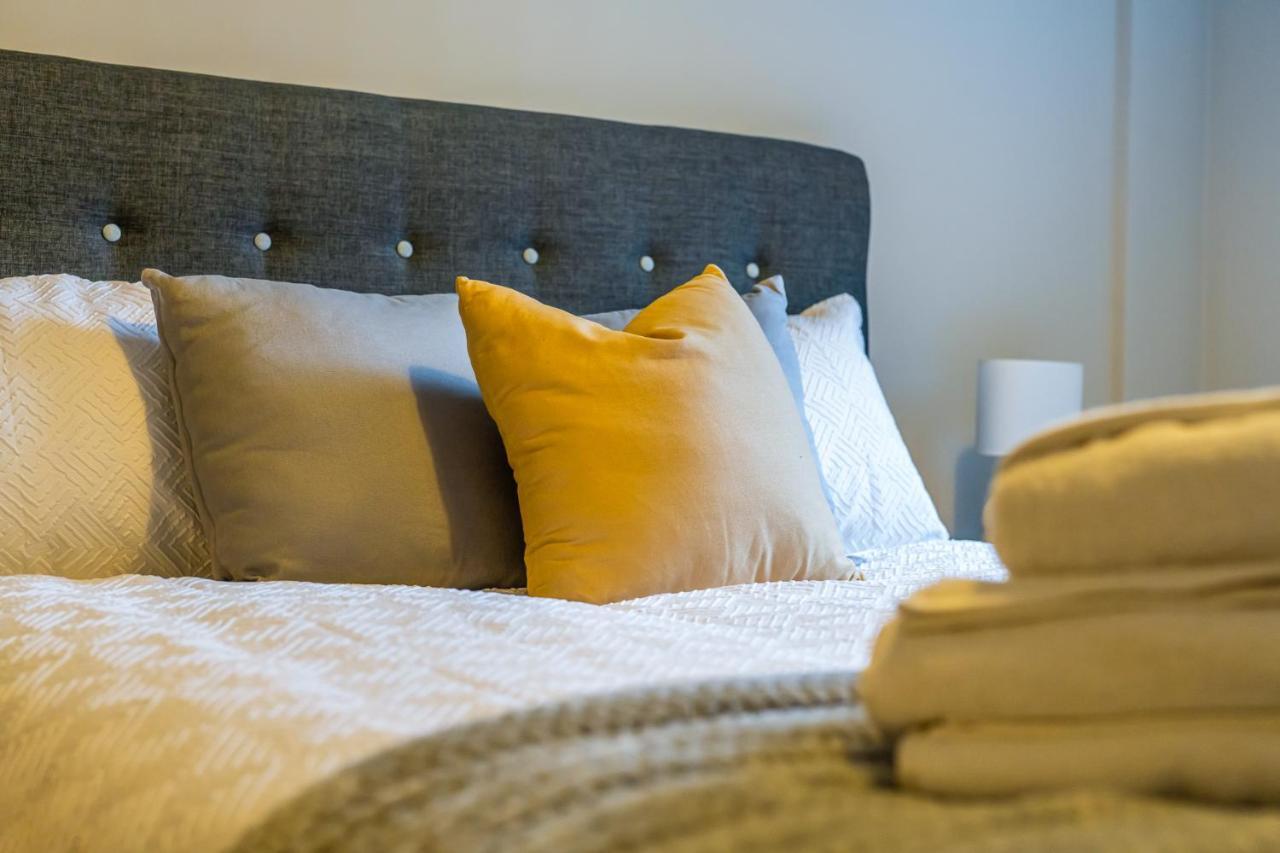 Lovely 4-Sleeper Apartment In Central Slough With Free Parking Luaran gambar