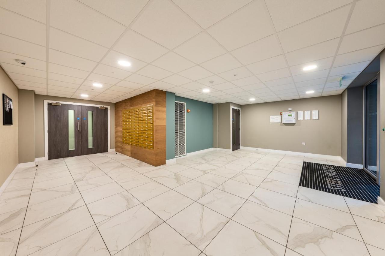 Lovely 4-Sleeper Apartment In Central Slough With Free Parking Luaran gambar